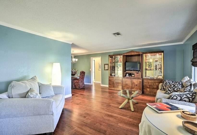 Single Story Home W/ Hot Tub   Pets Welcome!