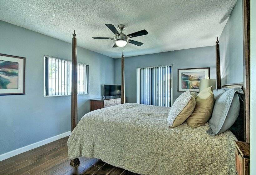 Single Story Home W/ Hot Tub   Pets Welcome!
