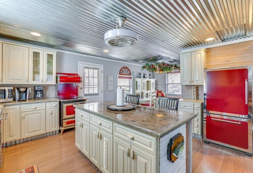 Lake Days & Bbq Fun: Climax Springs Retreat!