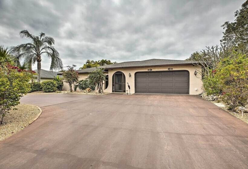 4 Mi To Beach: Coastal Cape Coral Home