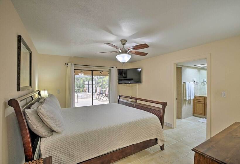 4 Mi To Beach: Coastal Cape Coral Home