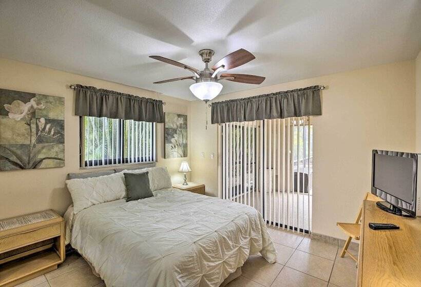 4 Mi To Beach: Coastal Cape Coral Home