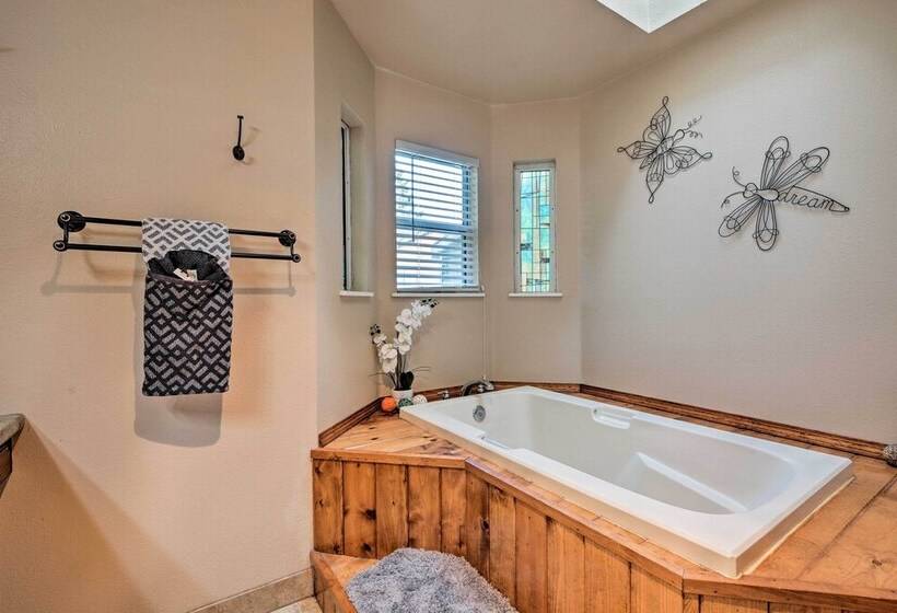 Coastal Retreat Near Redwoods & 2 Miles To Beach!