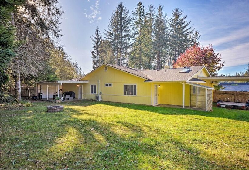 Coastal Retreat Near Redwoods & 2 Miles To Beach!