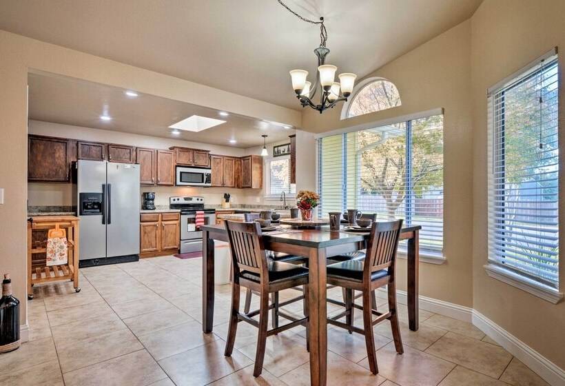 Coastal Retreat Near Redwoods & 2 Miles To Beach!