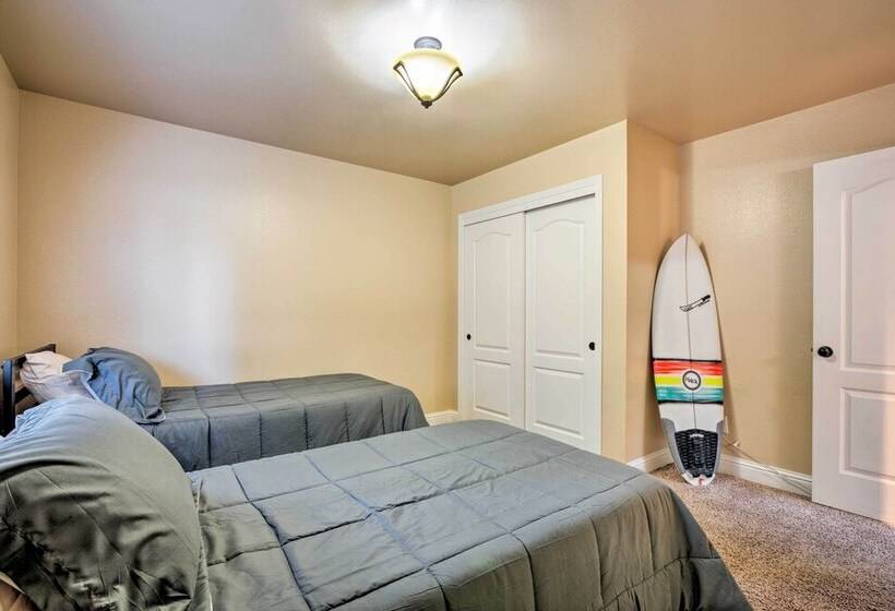 Coastal Retreat Near Redwoods & 2 Miles To Beach!