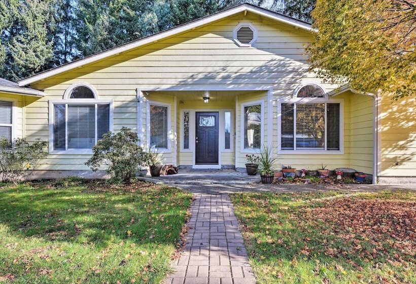 Coastal Retreat Near Redwoods & 2 Miles To Beach!