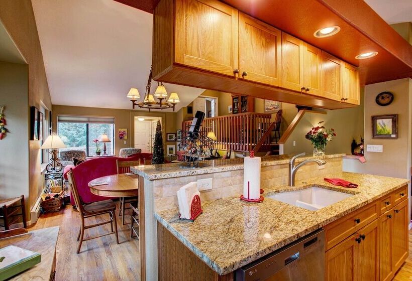 Private Hot Tub + Deck: Breckenridge Abode!