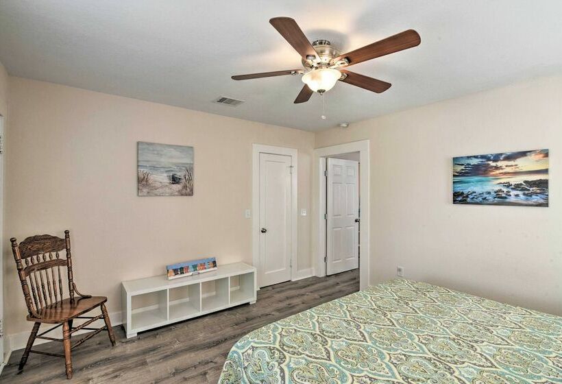 Bright Galveston Bungalow: 1/2 Mi To Pleasure Pier
