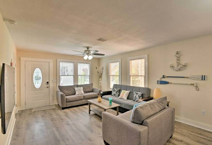 Bright Galveston Bungalow: 1/2 Mi To Pleasure Pier