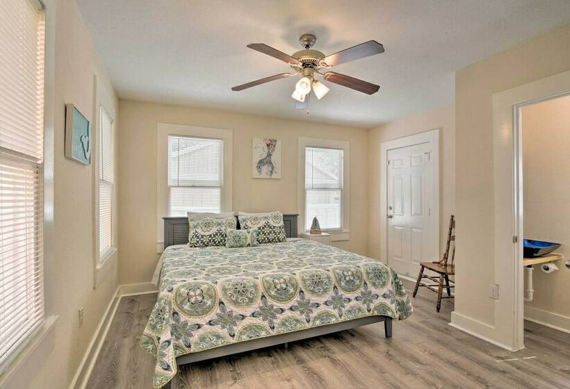 Bright Galveston Bungalow: 1/2 Mi To Pleasure Pier