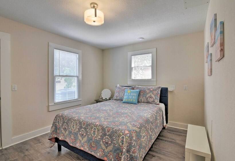Bright Galveston Bungalow: 1/2 Mi To Pleasure Pier