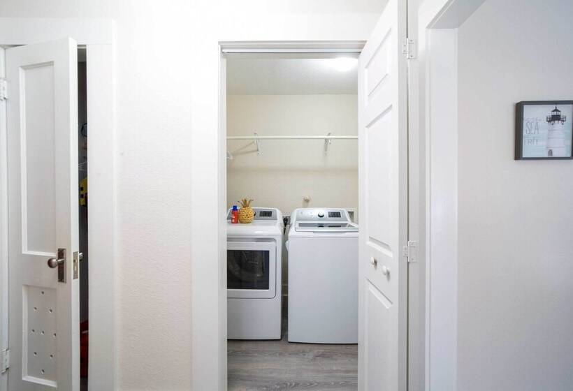 Bright Galveston Bungalow: 1/2 Mi To Pleasure Pier