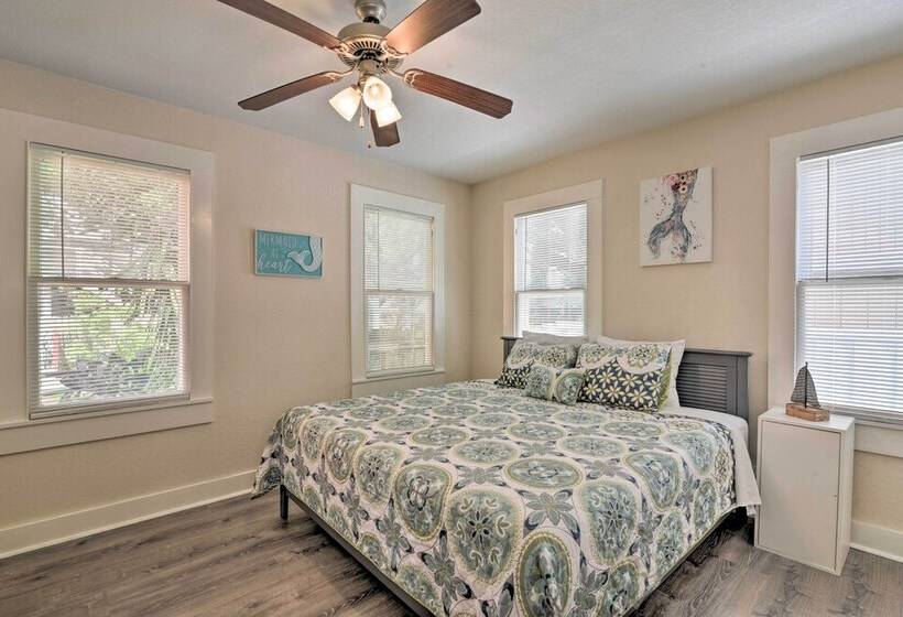 Bright Galveston Bungalow: 1/2 Mi To Pleasure Pier