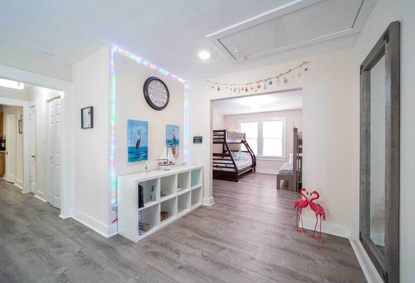 Bright Galveston Bungalow: 1/2 Mi To Pleasure Pier