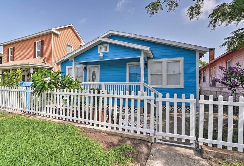 Bright Galveston Bungalow: 1/2 Mi To Pleasure Pier