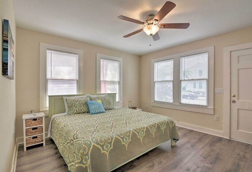 Bright Galveston Bungalow: 1/2 Mi To Pleasure Pier