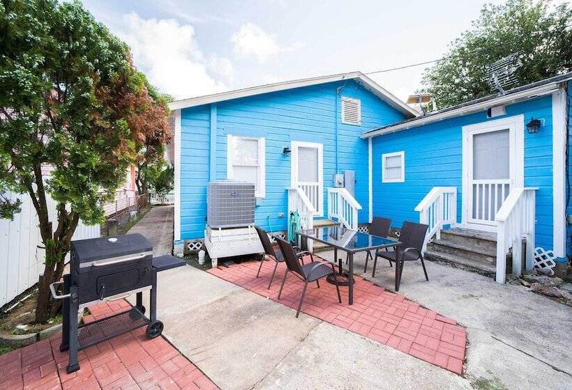 Bright Galveston Bungalow: 1/2 Mi To Pleasure Pier