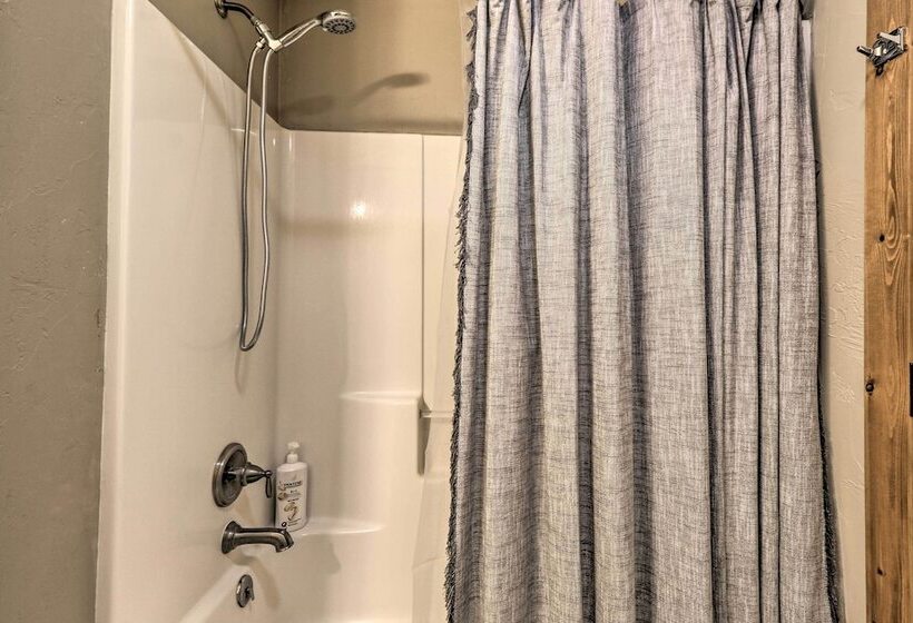 Columbia Falls Private Retreat: Pool Table & Deck!