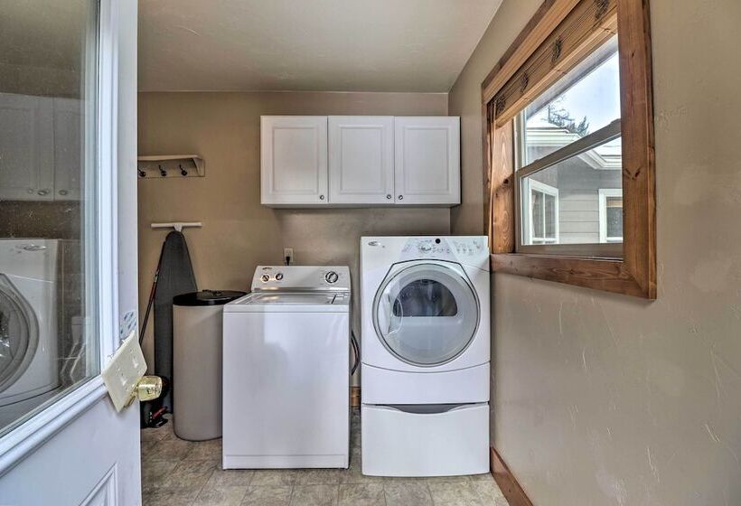 Columbia Falls Private Retreat: Pool Table & Deck!