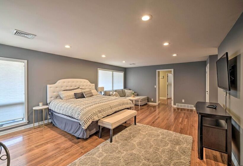 Contemporary Retreat W/ Patio ~ 1 Mi To Beach