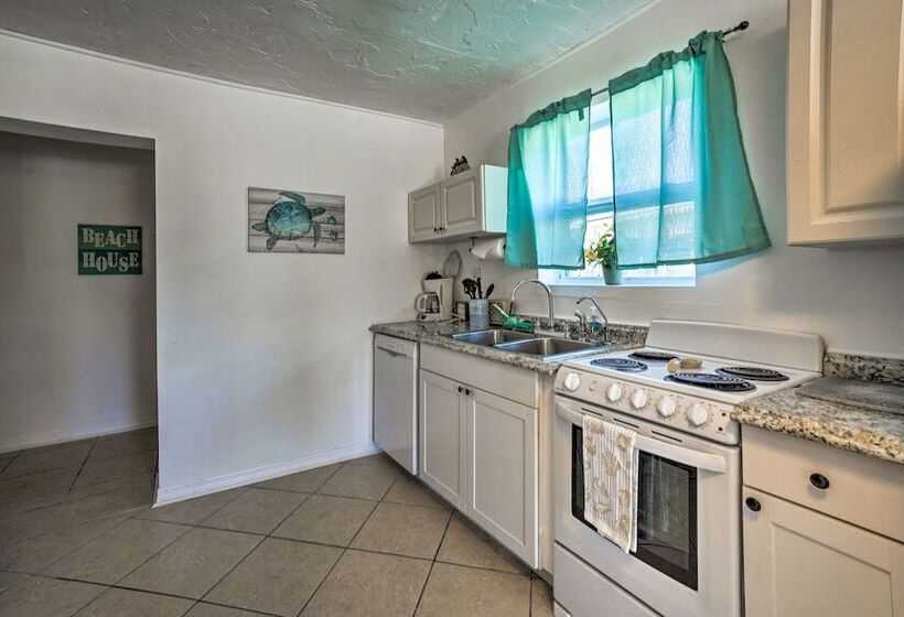 Convenient Naples Retreat < 4 Mi To Beach!