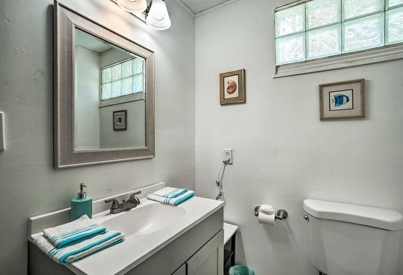 Convenient Naples Retreat < 4 Mi To Beach!