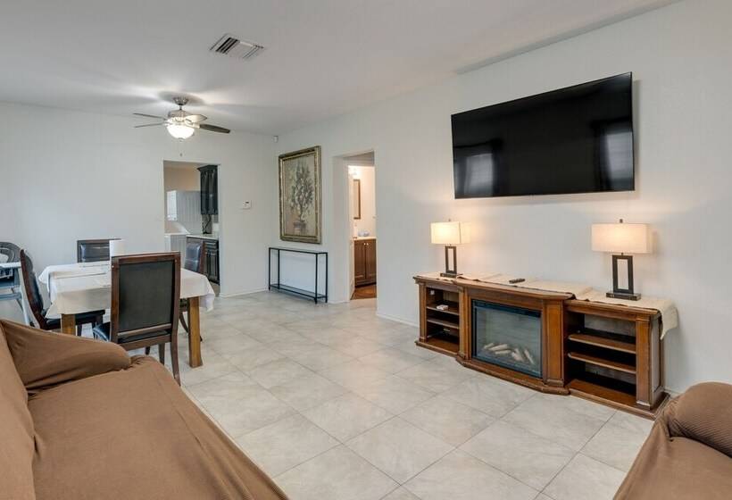 Corpus Christi Home W/ Yard < 1 Mi To Beach!