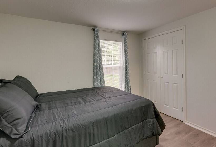 Corpus Christi Home W/ Yard < 1 Mi To Beach!