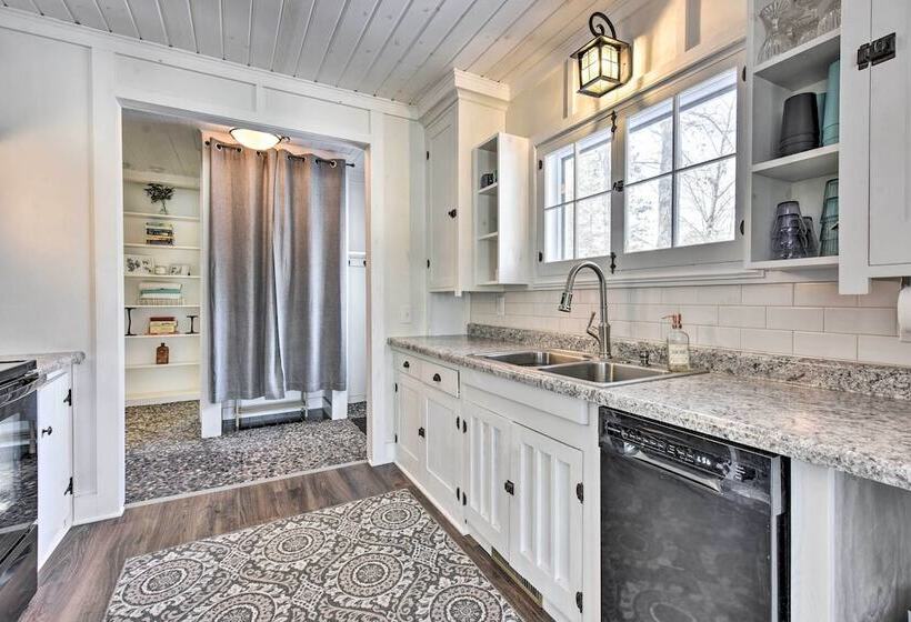 Couples Cabin   Upper Unit With Deck On Eagle Lake