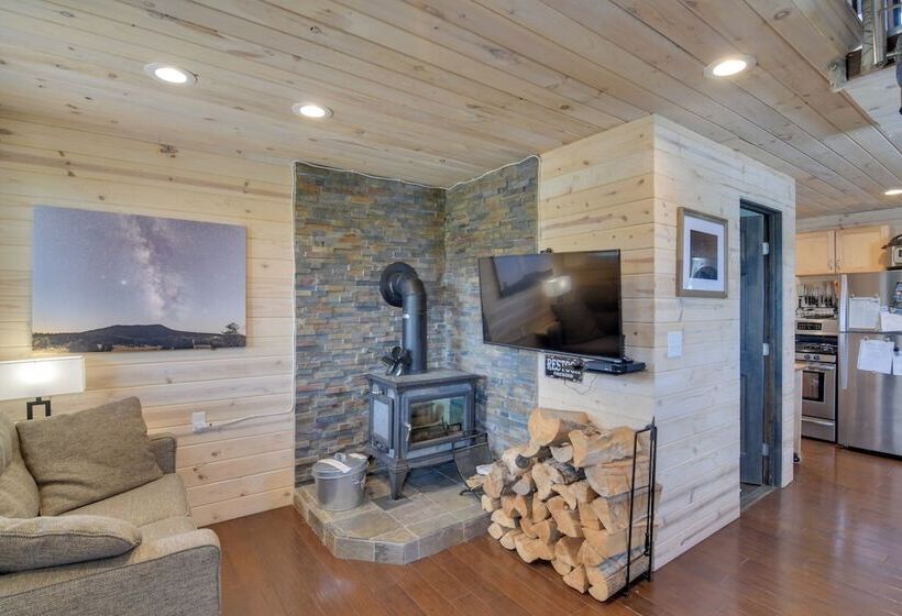 Secluded Jefferson Cabin W/ Deck + Mountain Views!