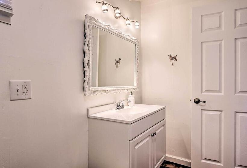 Cozy Cottage: 14 Mi To Smoky Mountain Natl Park!