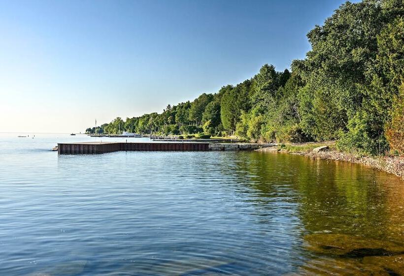 Cozy Cottage Duplex: Walk To Peninsula State Park!