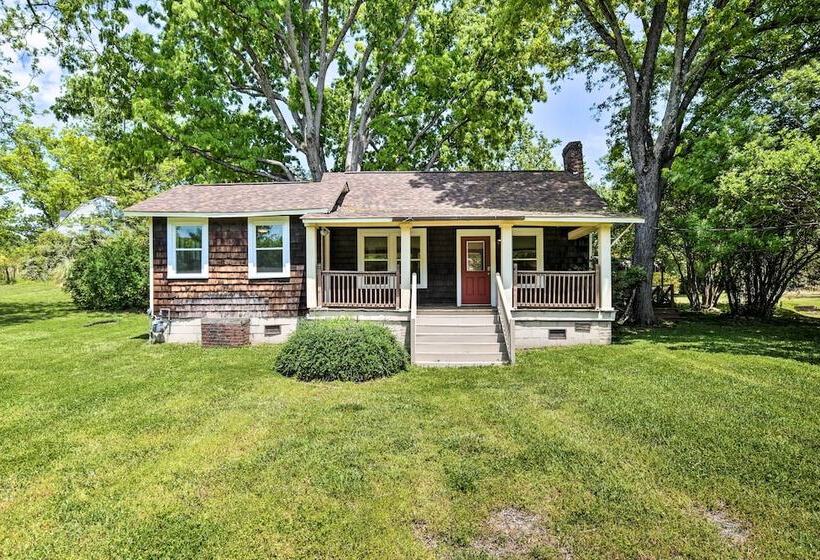 Cozy Cottage: Yard + Deck, Walk To Downtown!
