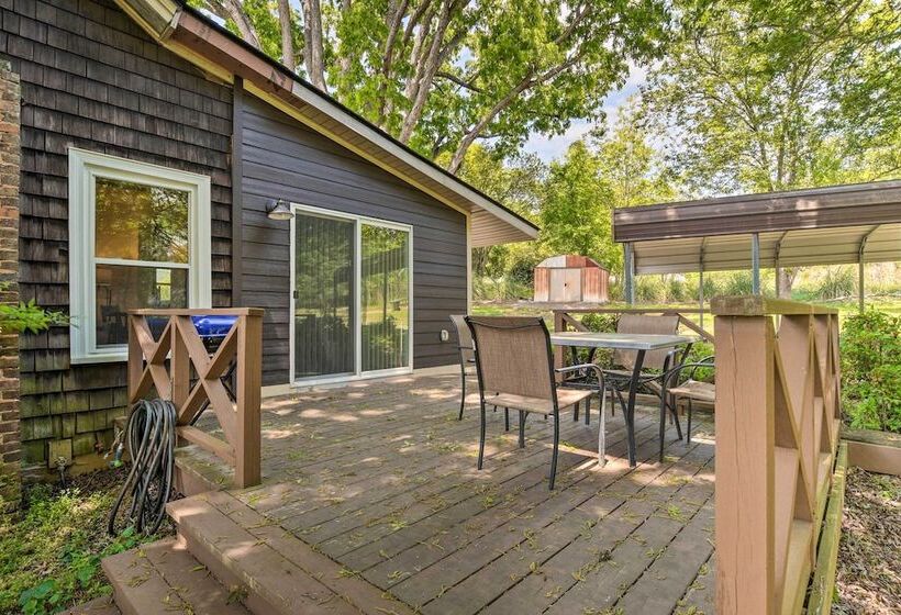 Cozy Cottage: Yard + Deck, Walk To Downtown!