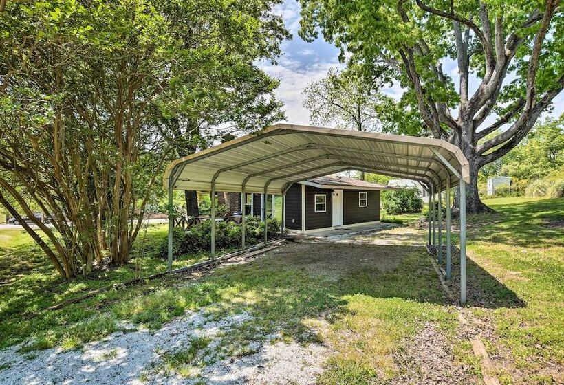 Cozy Cottage: Yard + Deck, Walk To Downtown!