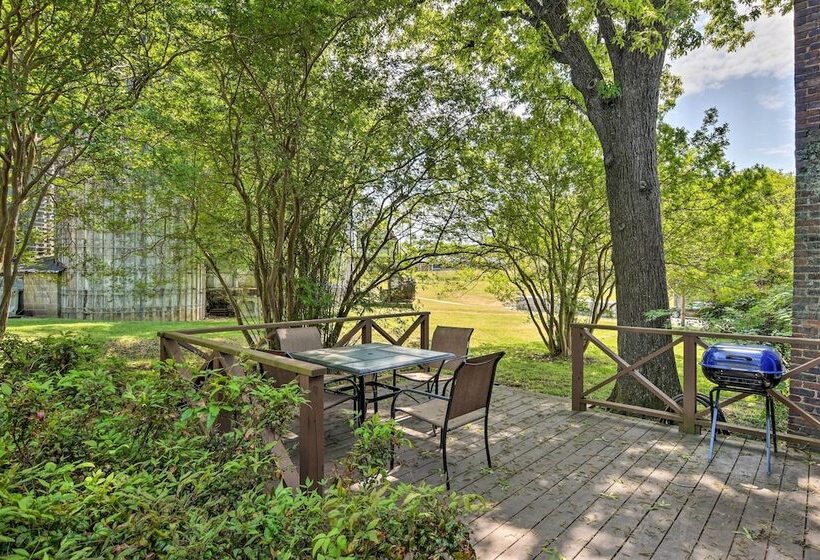 Cozy Cottage: Yard + Deck, Walk To Downtown!