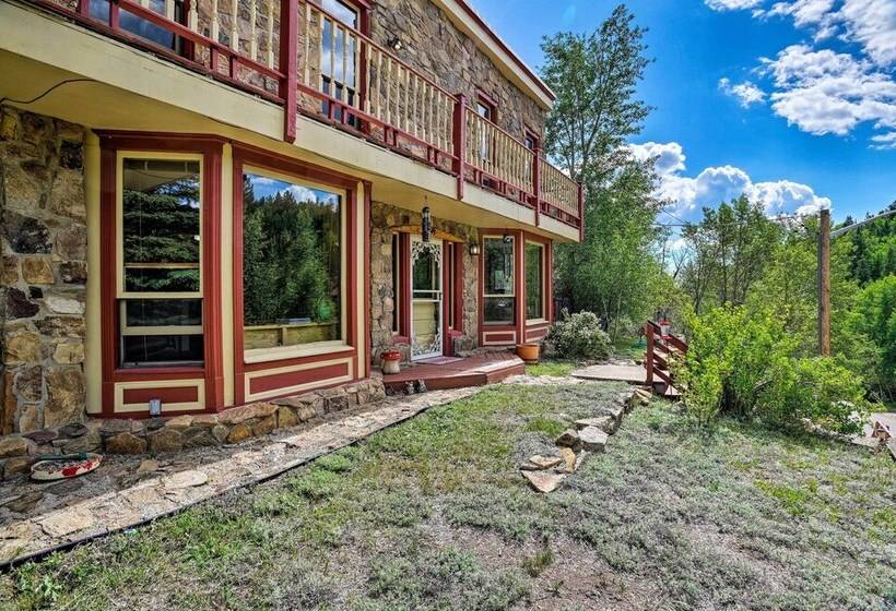 Cozy Home W/ Deck & Mtn Views, Walk To Casinos