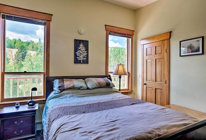 Cozy Home W/ Deck & Mtn Views, Walk To Casinos