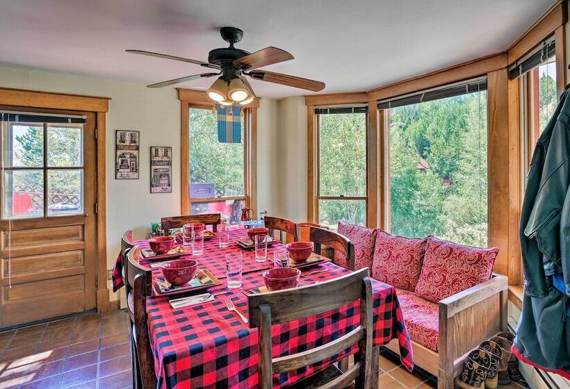 Cozy Home W/ Deck & Mtn Views, Walk To Casinos