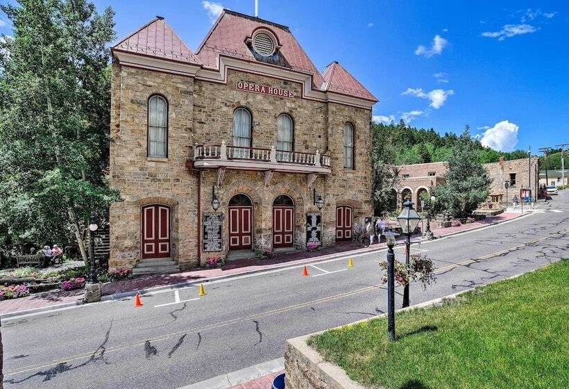 Cozy Home W/ Deck & Mtn Views, Walk To Casinos