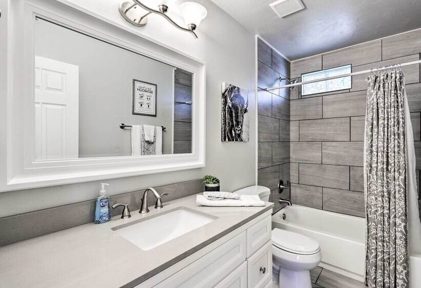 Cozy House W/ Views, 1 Mi To Colorado River!