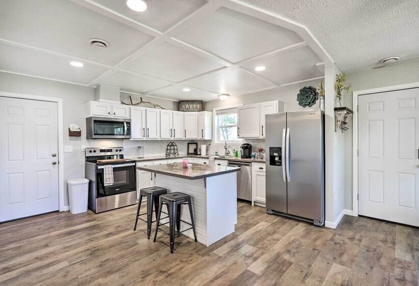 Cozy House W/ Views, 1 Mi To Colorado River!