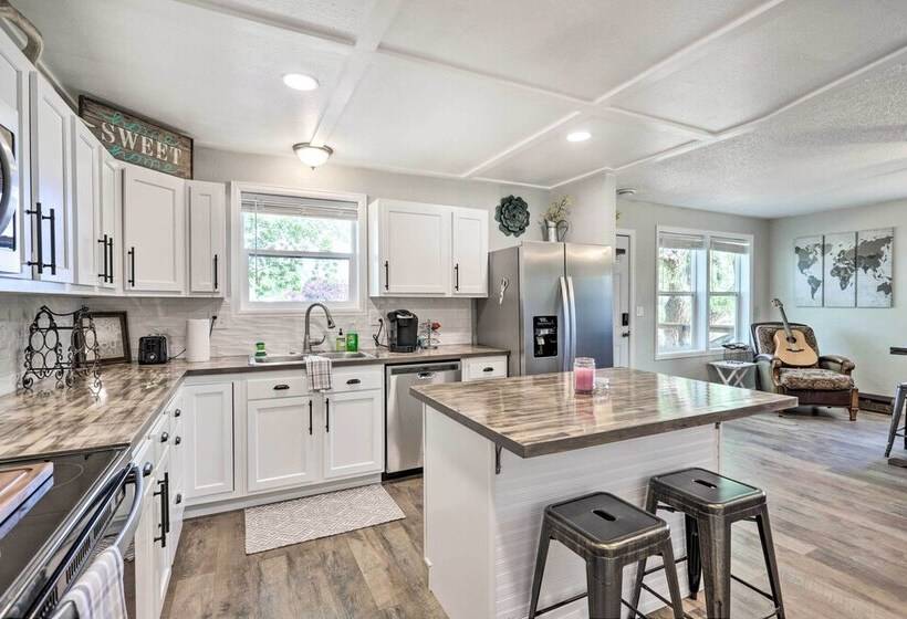 Cozy House W/ Views, 1 Mi To Colorado River!