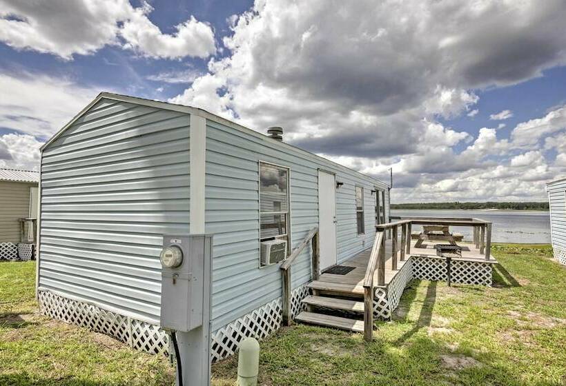 Cozy Lakefront Home In Ocala W/ Deck, Grill + A/c!