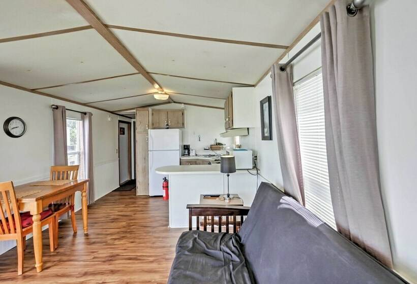 Cozy Lakefront Home In Ocala W/ Deck, Grill + A/c!