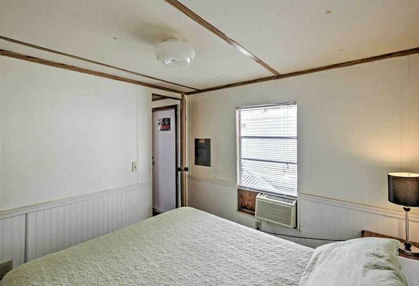 Cozy Lakefront Home In Ocala W/ Deck, Grill + A/c!