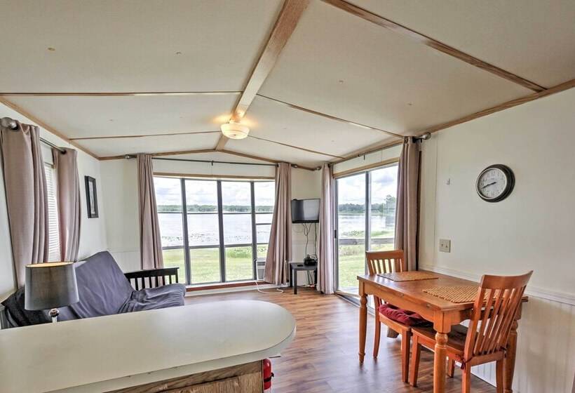 Cozy Lakefront Home In Ocala W/ Deck, Grill + A/c!