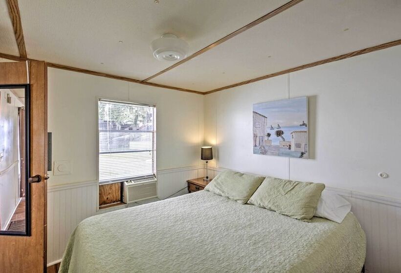 Cozy Lakefront Home In Ocala W/ Deck, Grill + A/c!