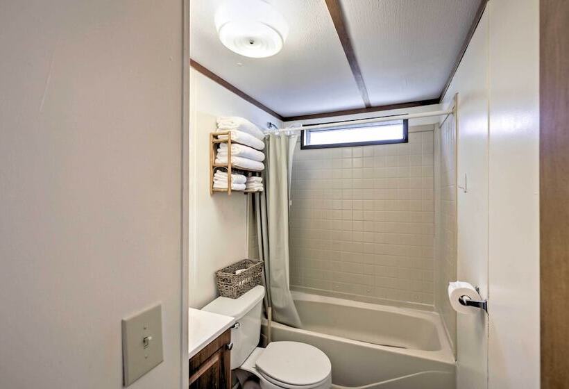 Cozy Lakefront Home In Ocala W/ Deck, Grill + A/c!